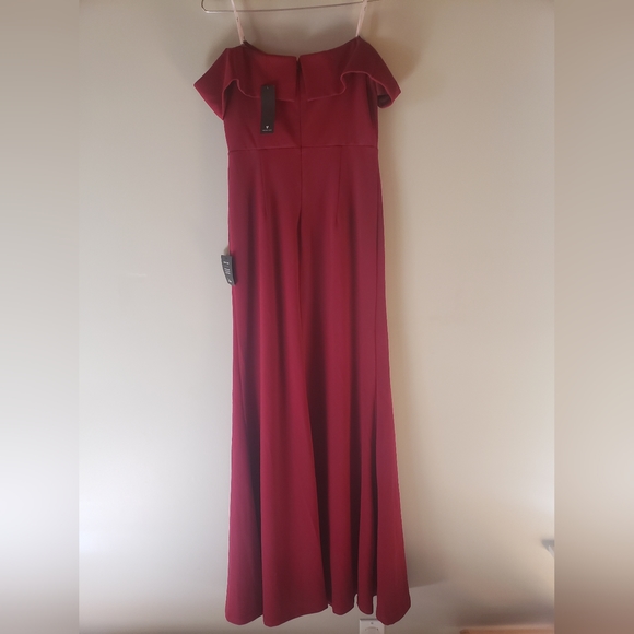 Lulus dress, full length off the shoulder slit. Burgundy/red size medium - Picture 2 of 5